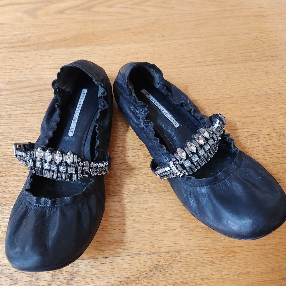 Vera Wang leather ballerina flats w/ embellishment. built in 1" heel; sz 6